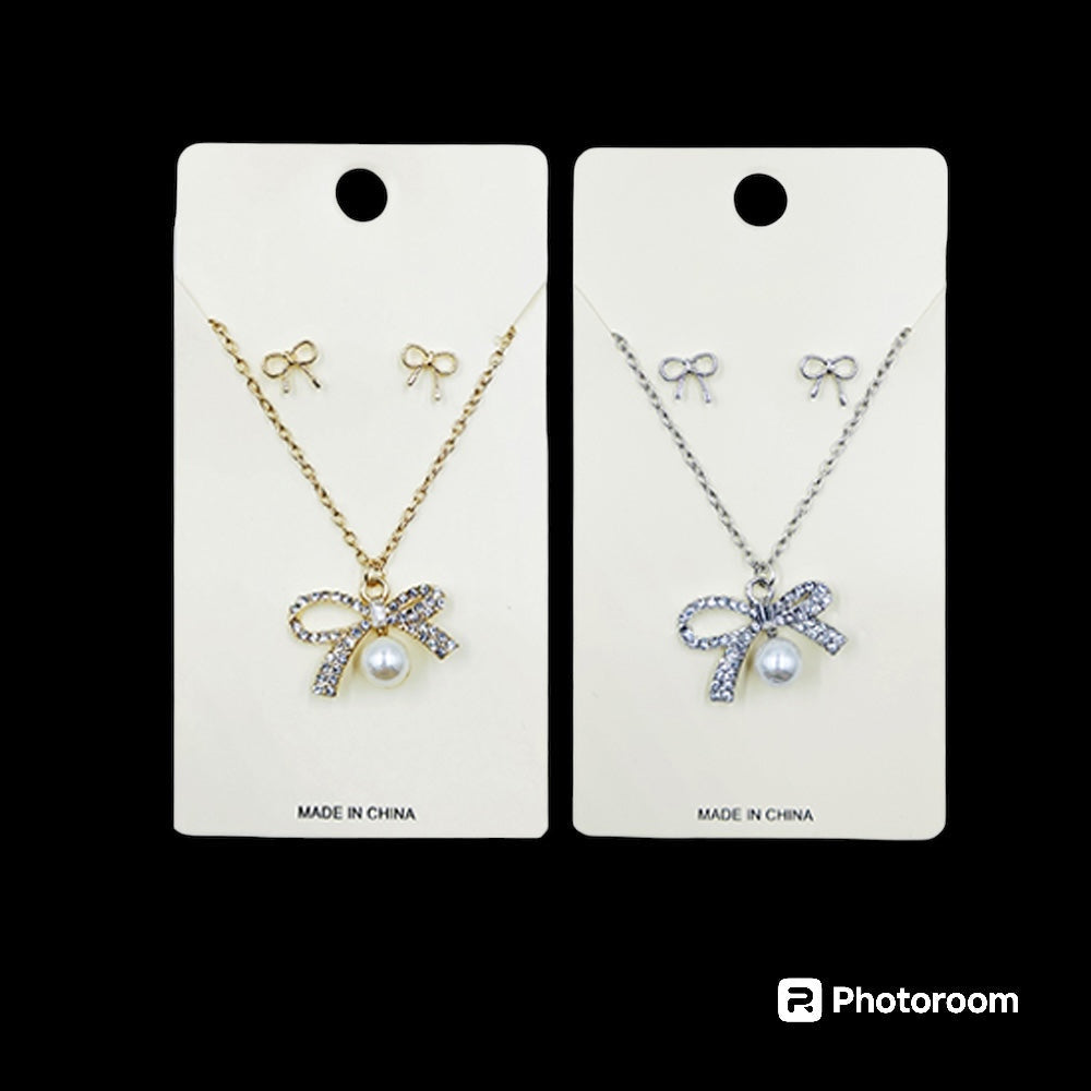 The Brea Pearl Bow Necklace