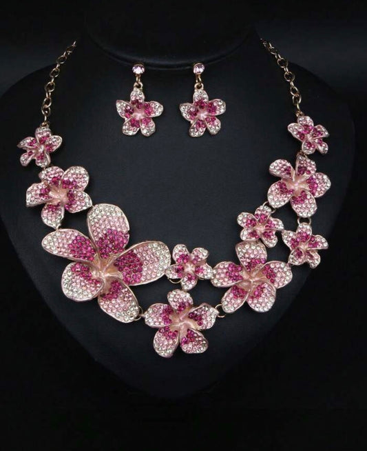 New! Rosa Floral Necklace Set