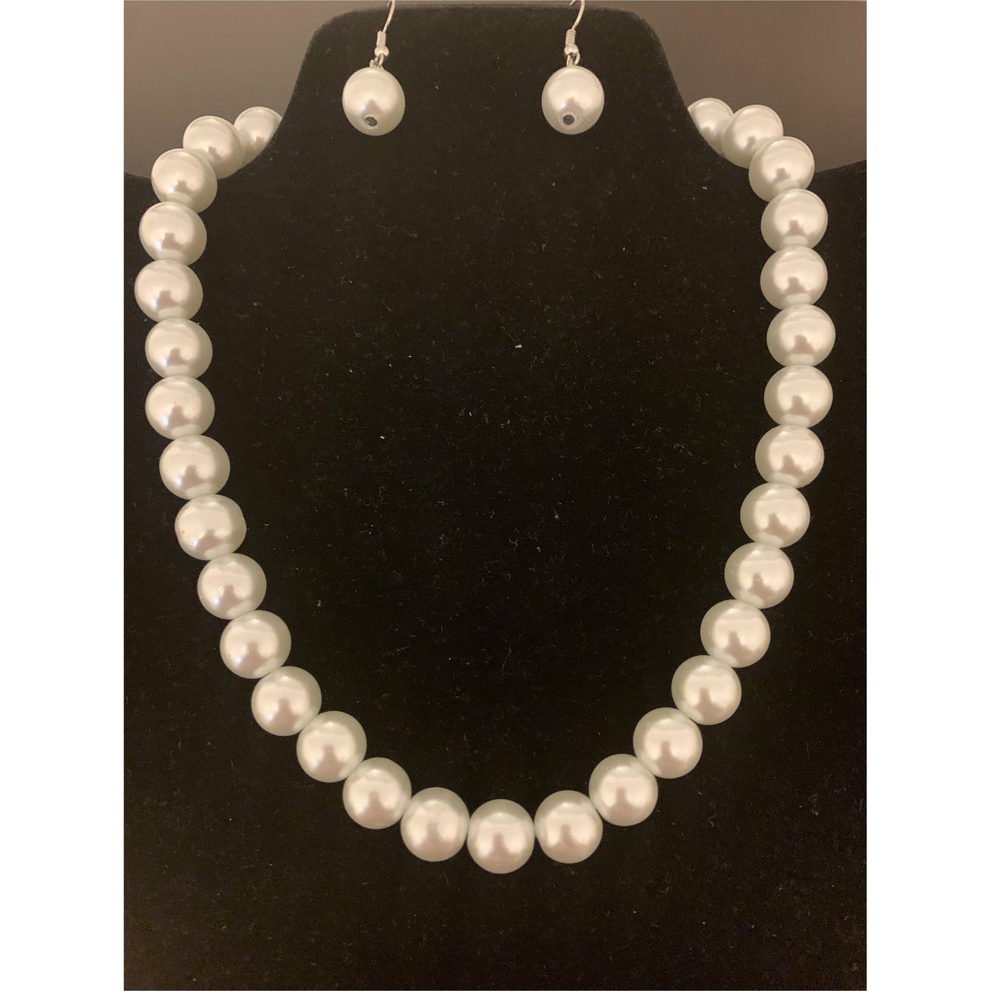 Classic Pearl Necklace